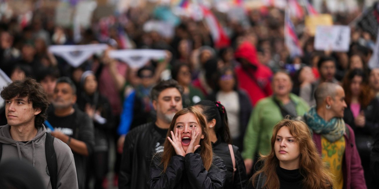 Χιλή: Χιλιάδες μαθητές και φοιτητές στους δρόμους για να υπερασπιστούν τη δημόσια και δωρεάν εκπαίδευση