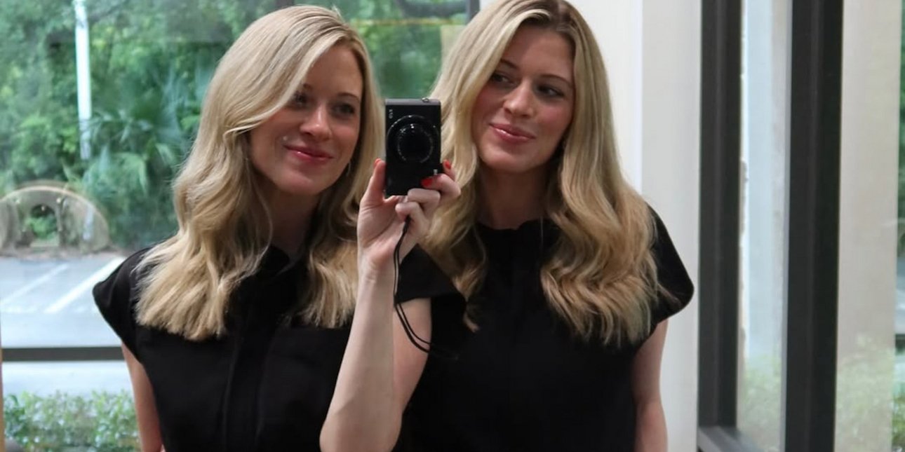 4χρονος μπερδεύει τη μαμά του με τη δίδυμή της -Τώρα οι αδερφές λένε ότι τα παιδιά τους πάντα τσεκάρουν ποια είναι ποια