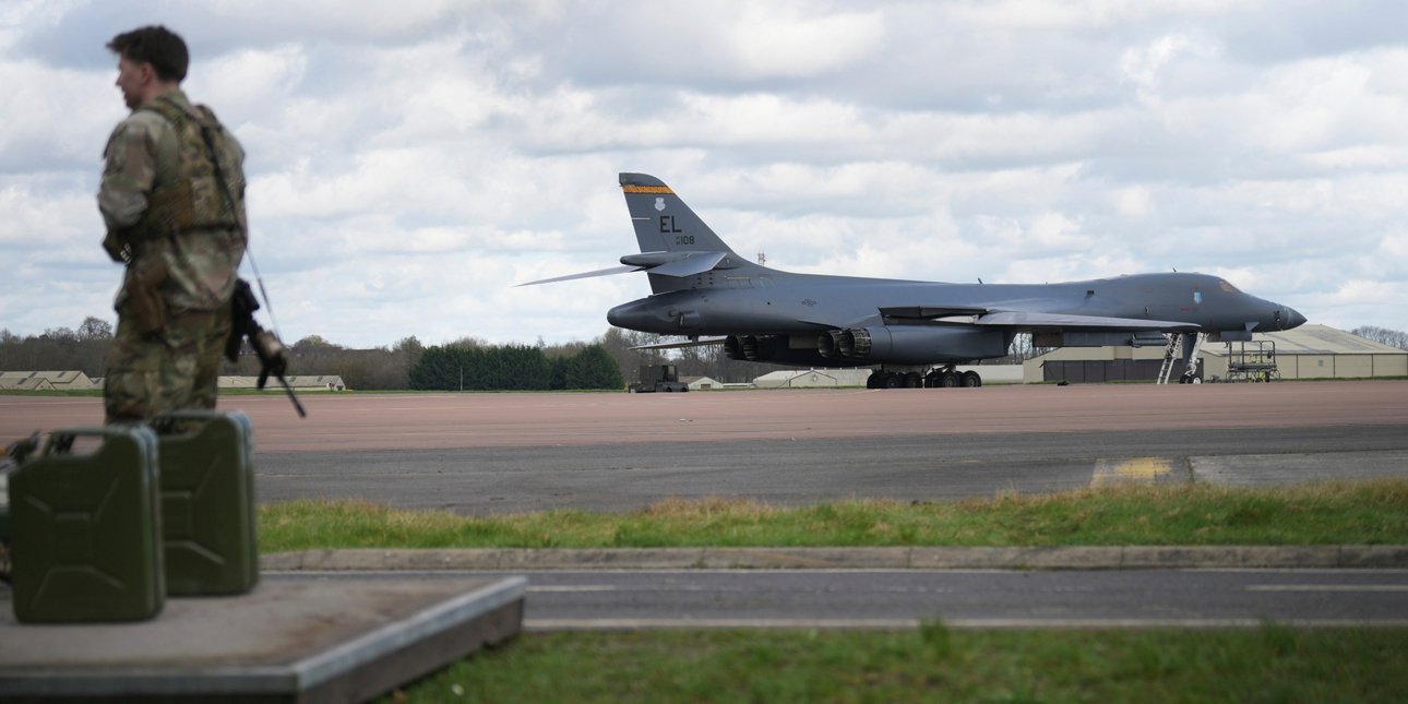 Aπειλή για επίθεση με ιρανικά drones οδήγησε στην απομάκρυνση των αμερικανικών βομβαρδιστικών από τη Βρετανία