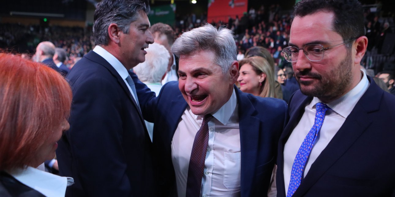 Στο συνέδριο του ΠΑΣΟΚ ο Φαραντούρης -Φουντώνουν οι φήμες για μετακίνησή του στο κόμμα
