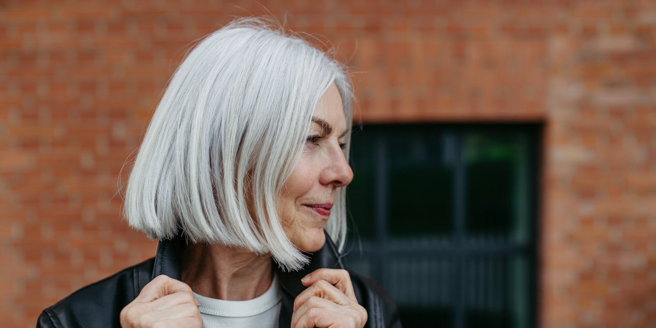 Ξίδι και μαγειρική σόδα στα γκρίζα μαλλιά: Σε τι χρησιμεύει και πώς να τα χρησιμοποιήσετε σωστά