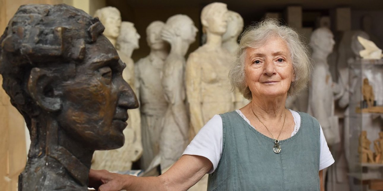 Οταν η Ασπασία Παπαδοπεράκη σμίλευε τον Καβάφη