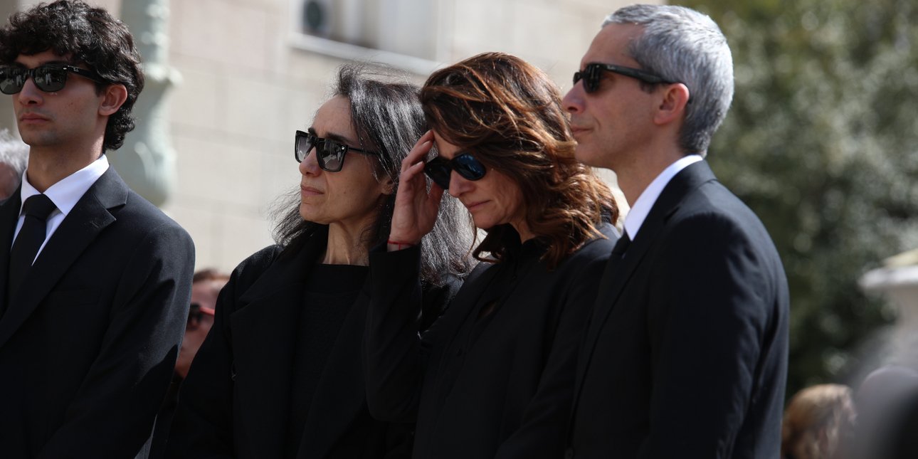 Μαρινέλλα: Με τραγούδια της, σε οικογενειακό κύκλο και λίγους φίλους το ύστατο χαίρε στο νεκροταφείο Κηφισιάς