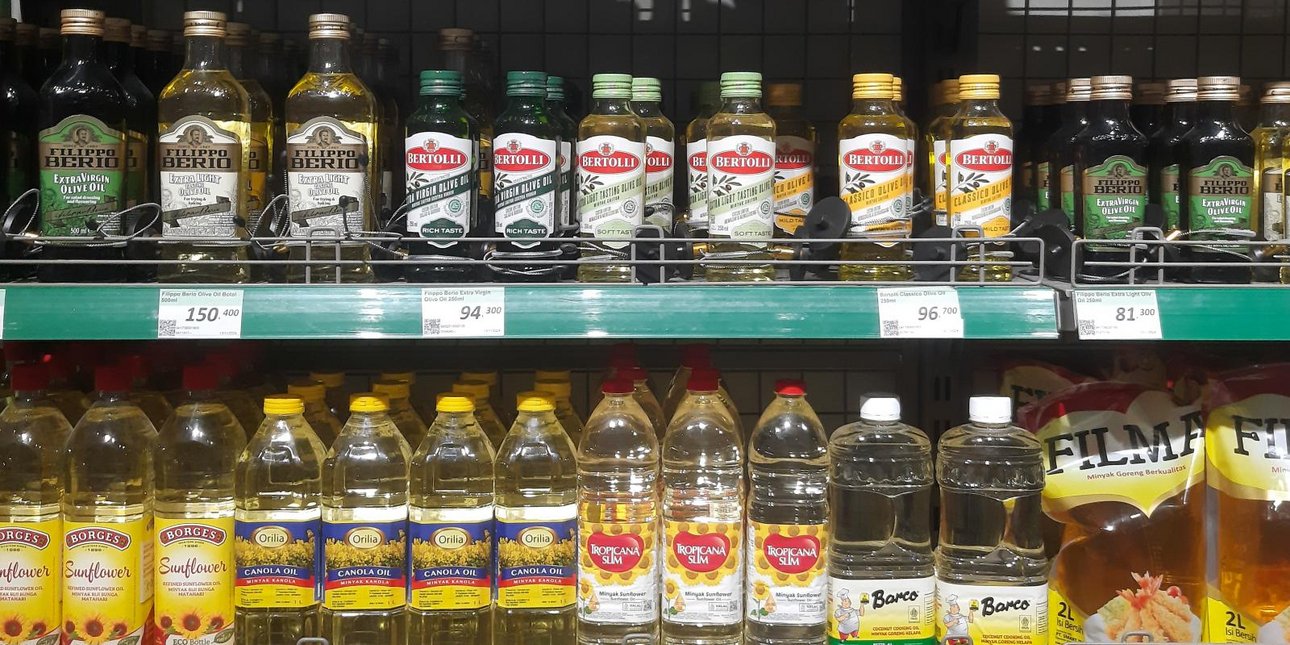 Aδειάζουν τα ράφια των supermarket -Ποιοι και γιατί εξαφανίζουν το λάδι