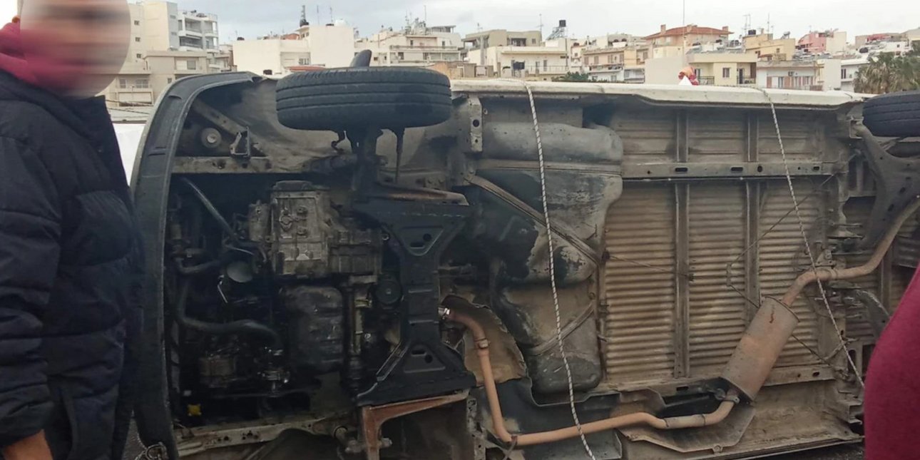 Κρήτη: Πανικός σε λαϊκή αγορά -Αναποδογύρισαν αγροτικά και τέντες εξαιτίας των δυνατών ανέμων