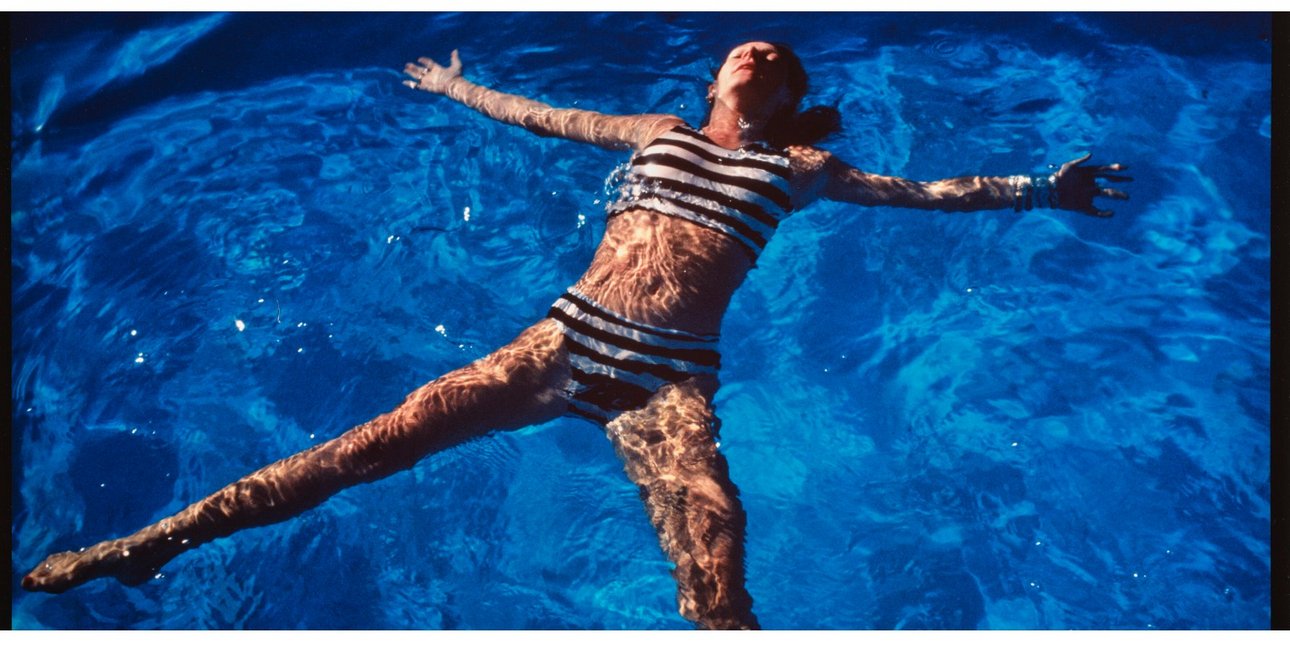 Το στοιχείο του νερού στα έργα της Goldin παραμένει δέλεαρ