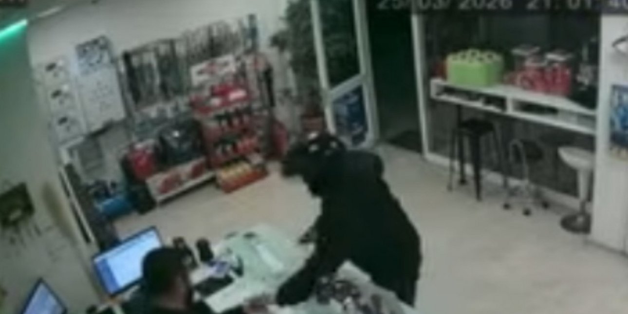 Αγρίνιο: Ληστής βενζινάδικου μετάνιωσε και παραδόθηκε παρουσία ιερέα στην Aστυνομία -Επέστρεψε και τα λεφτά