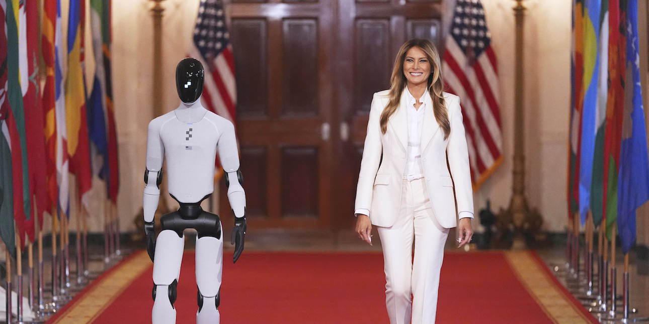 Το κραγιόν που η Μελάνια Τραμπ φορά ξανά και ξανά -Έχει γίνει σήμα κατατεθέν της