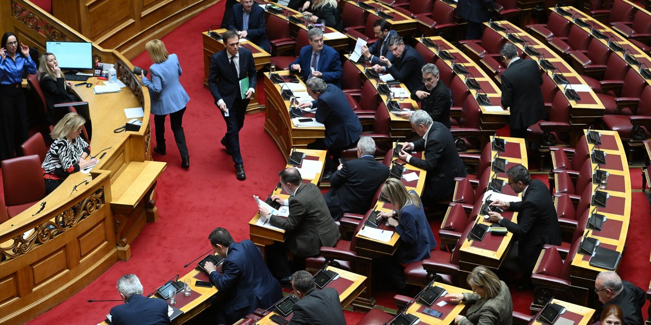 Συνταγματική Αναθεώρηση: Αυτά είναι τα 42 μέλη της διακομματ