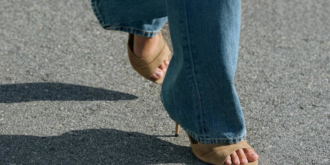 Τα πέδιλα από τα Zara με χαμηλό τακούνι που θα φορέσεις παντού αυτή την άνοιξη