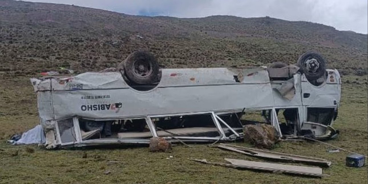 Περού: Τουλάχιστον 13 νεκροί σε σφοδρή σύγκρουση μίνι βαν με φορτηγό