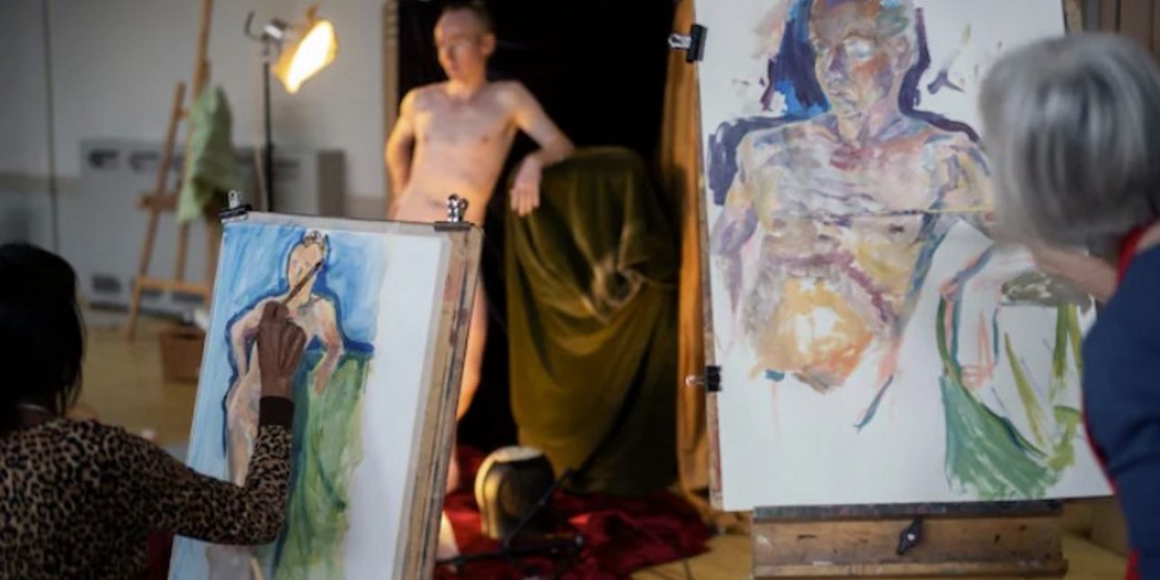 «Βγάζω χιλιάδες ποζάροντας γυμνός»: O άνθρωπος που εργάζεται χωρίς ρούχα, η ζωή ενός μοντέλου για ζωγράφους