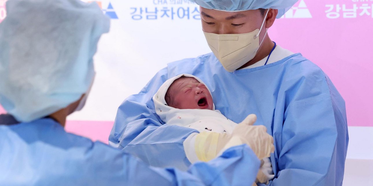 Σε αυτό το χωριό σημειώθηκε η πρώτη γέννηση μετά από 17 χρόνια -Γιατί έχει σημασία η εθνικότητα της μητέρας