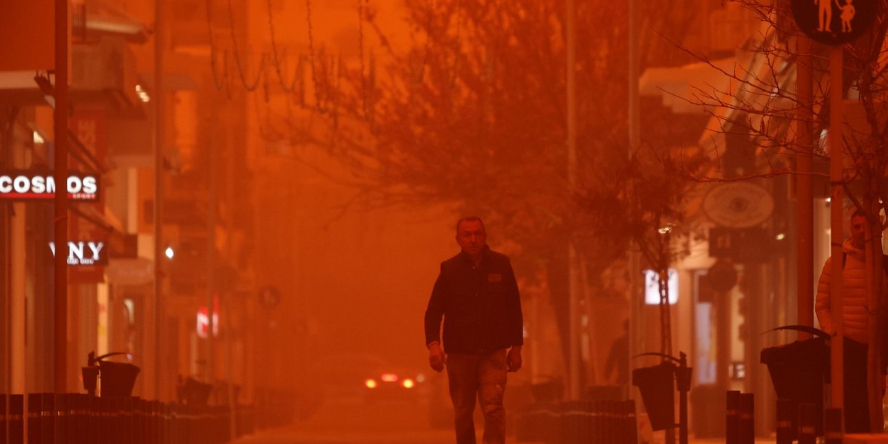 Απόκοσμες εικόνες από τη μεταφορά αφρικανικής σκόνης σε Κρήτη και Κυκλάδες -Επίμονη επιβάρυνση στα νότια έως Παρασκευή