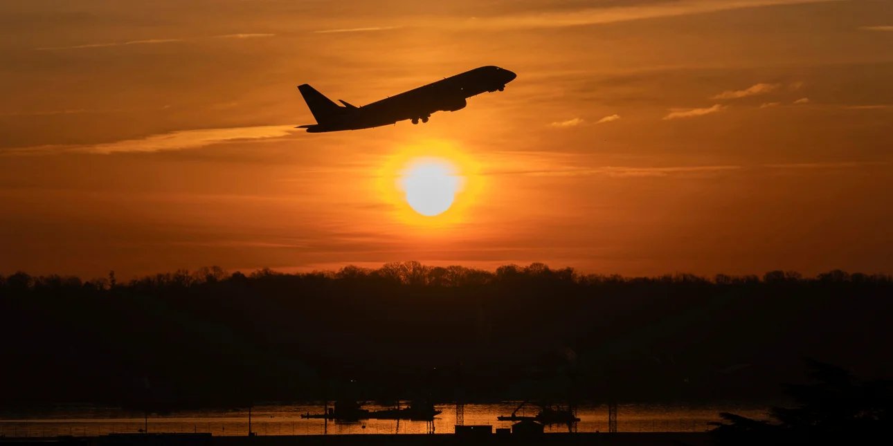 Bloomberg: Η ΕΕ ετοιμάζει έκτακτα μέτρα για τα καύσιμα αεροσκαφών -Φόβοι για ελλείψεις και κύμα ακυρώσεων πτήσεων