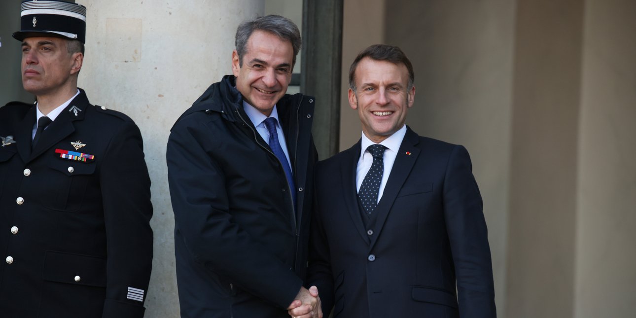 Macron Heads to Athens to Renew Defense Pact, Expand Industrial Ties