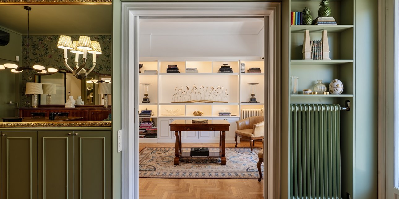 Βρετανικό σικ στο Κολωνάκι: Ένα διαμέρισμα 115 τ.μ. σε πολυκατοικία του 1950 ανακαινίστηκε με κλασικό στιλ