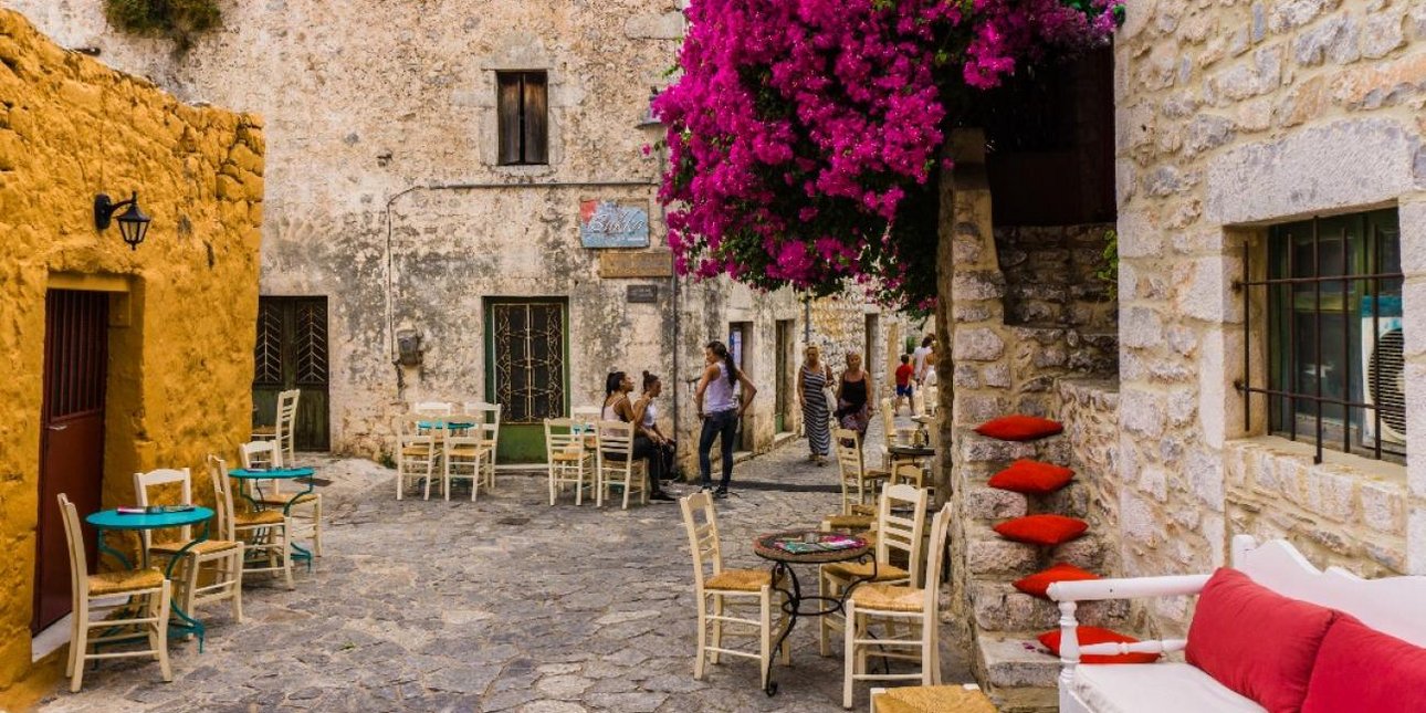 Τριήμερο στην Αρεόπολη: Ο προορισμός που συνδυάζει ιστορία και ανοιξιάτικη ομορφιά