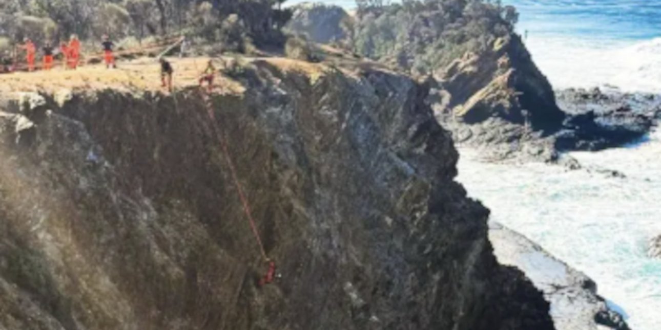 Επική διάσωση σε ακτή στην Αυστραλία -Ολόκληρη οικογένεια εγκλωβίστηκε στα βράχια [βίντεο]