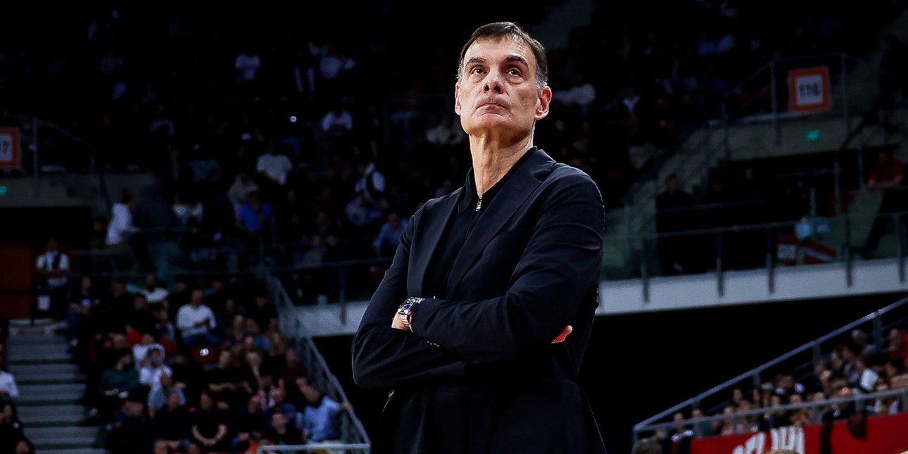 Μόνο ένας δημοσιογράφος πήγε στη συνέντευξη Τύπου του Γιώργου Μπαρτζώκα -«Έτσι είναι πάντα εδώ;» [βίντεο]