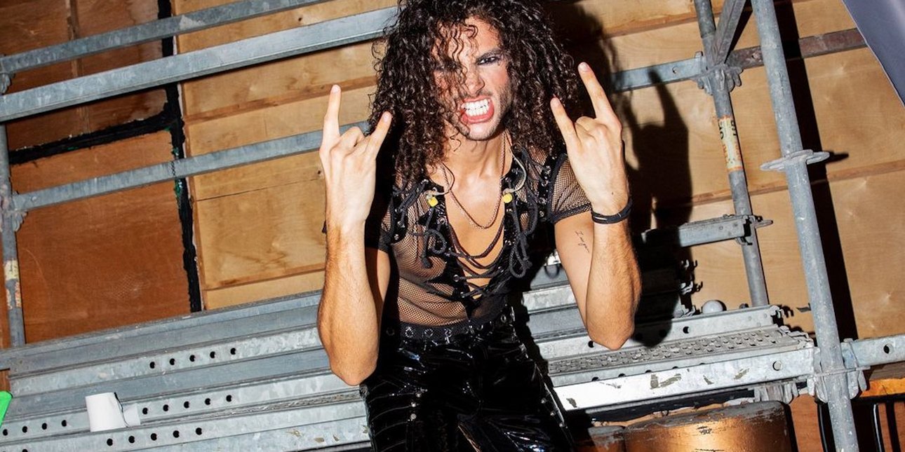 Biased Beast: Ο γιος διάσημης σχεδιάστριας που κέρδισε χθες το YFSF -Η εμφάνισή του που έκλεψε τις εντυπώσεις