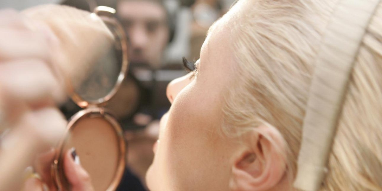 Sunkissed glow: Οι πιο πολυτελείς bronze πούδρες για ζεστασιά και φυσική λάμψη