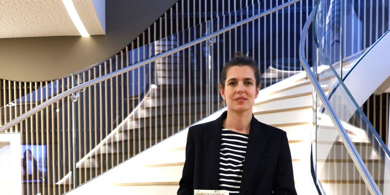 Η Σαρλότ Κασιράγκι απογείωσε τον συνδυασμό που λατρεύουν οι Γαλλίδες -Το διαχρονικά κομψό look