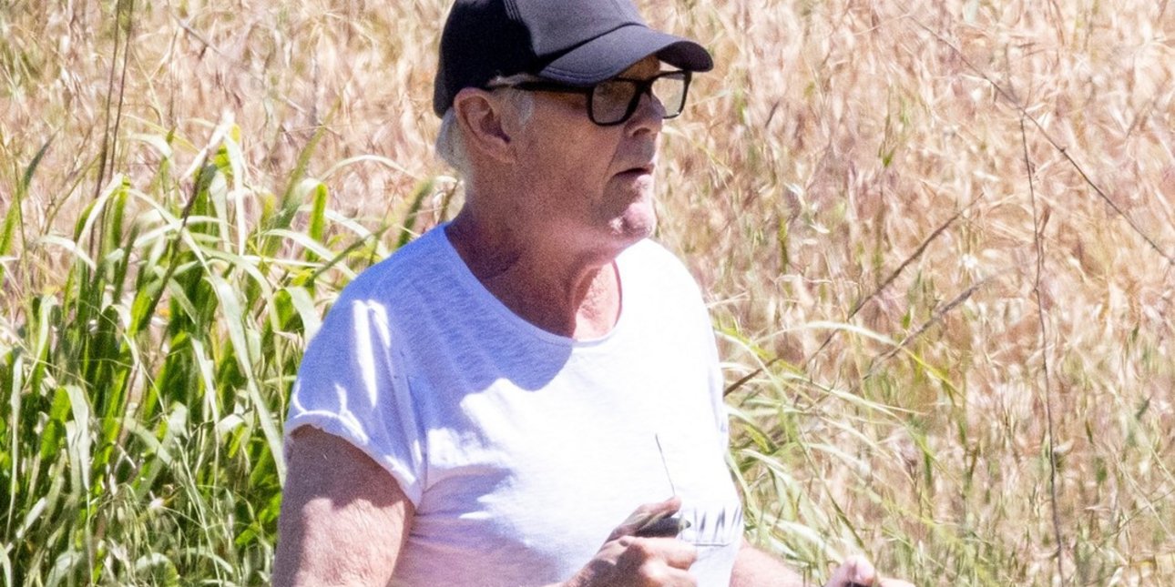 Αγνώριστος ο Ντέιβιντ Χάσελχοφ: Με άσπρα μαλλιά, καταβεβλημένος, στηρίζεται σε μπαστούνια, τι συμβαίνει