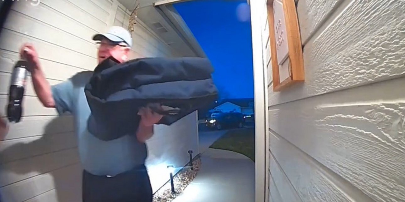 68χρονος ντελιβεράς έγινε viral -Με αυτή την κίνησή του μάζεψε 40.000 δολάρια από φιλοδωρήματα