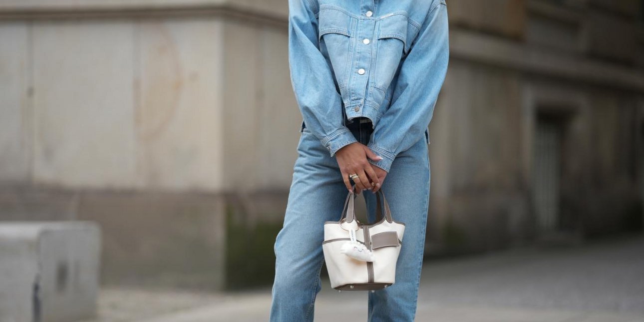 Αυτά είναι τα τζιν που ψηλώνουν πόδια και κορμό -Ιδανικά για petite σιλουέτες