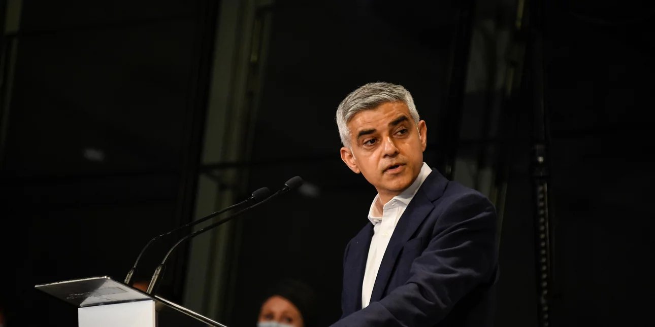 Λονδίνο: Αστυνομικοί παράτησαν σακίδιο με όπλα έξω από την κατοικία του δημάρχου