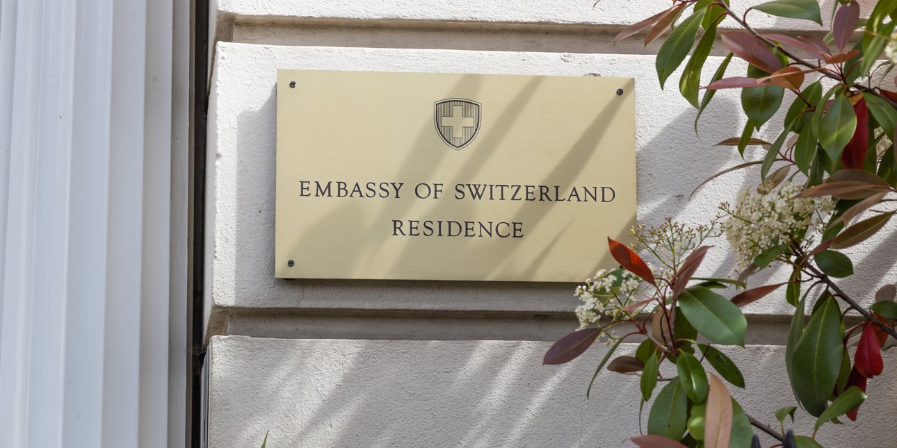 Η Ελβετία θα ξανανοίξει σταδιακά την πρεσβεία της στην Τεχεράνη
