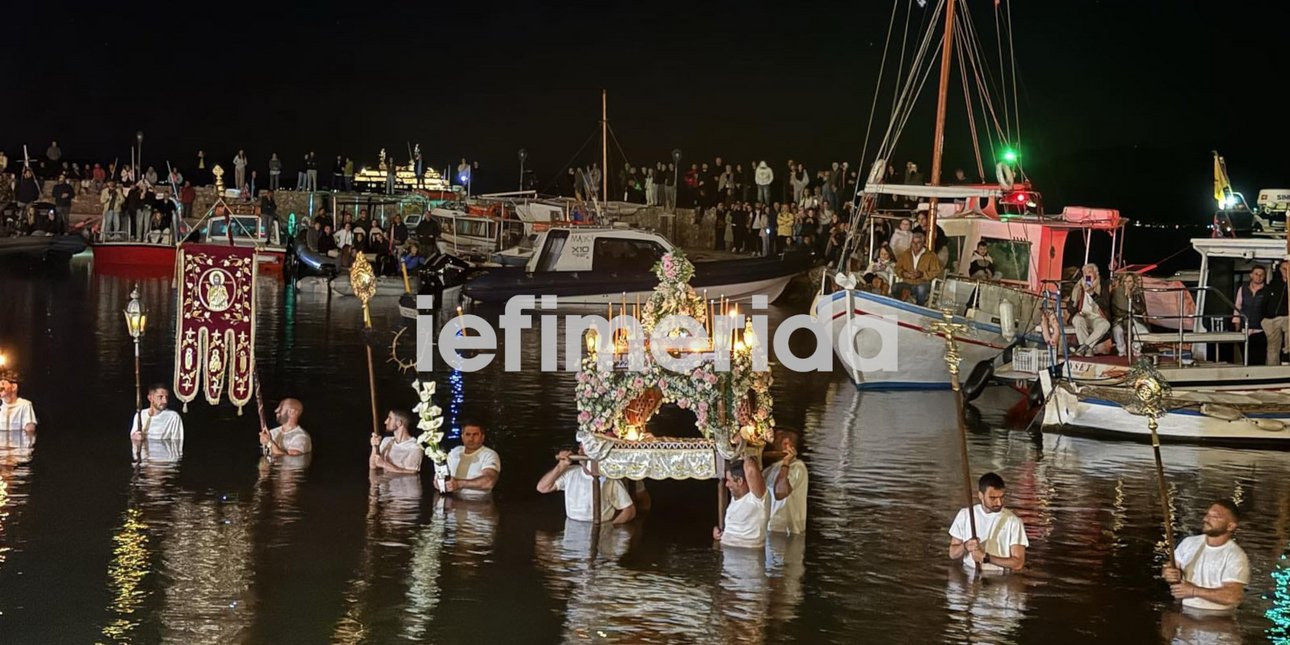 Θαλασσινός επιτάφιος στην Ύδρα: Βουλιάζει από επισκέπτες του Πάσχα η «αρχόντισσα» του Αργοσαρωνικού [εικόνες και βίντεο]