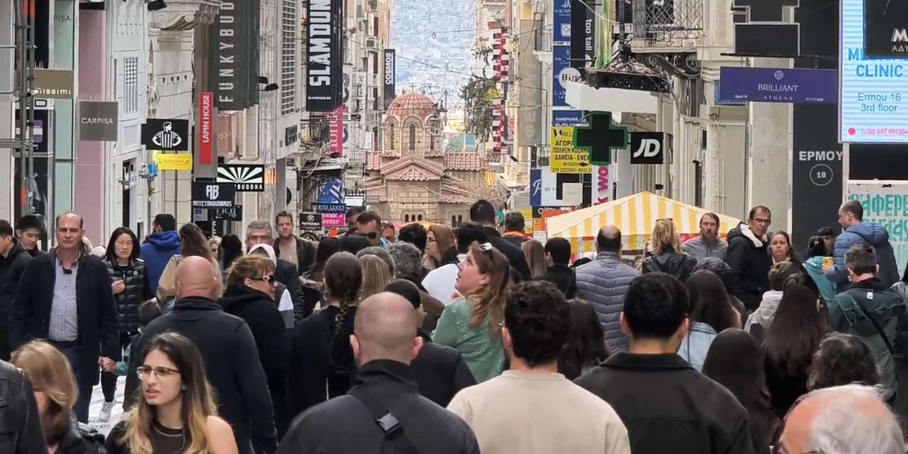 Κυριακή των Βαΐων με ανοιχτά καταστήματα: Γέμισαν με κόσμο η Ερμού και οι εμπορικοί δρόμοι, δείτε βίντεο