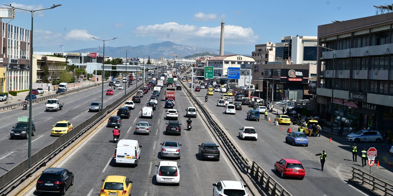 Ποια είναι η σωστή απόσταση από το προπορευόμενο όχημα -Πότε κινδυνεύουν με πρόστιμο οι οδηγοί