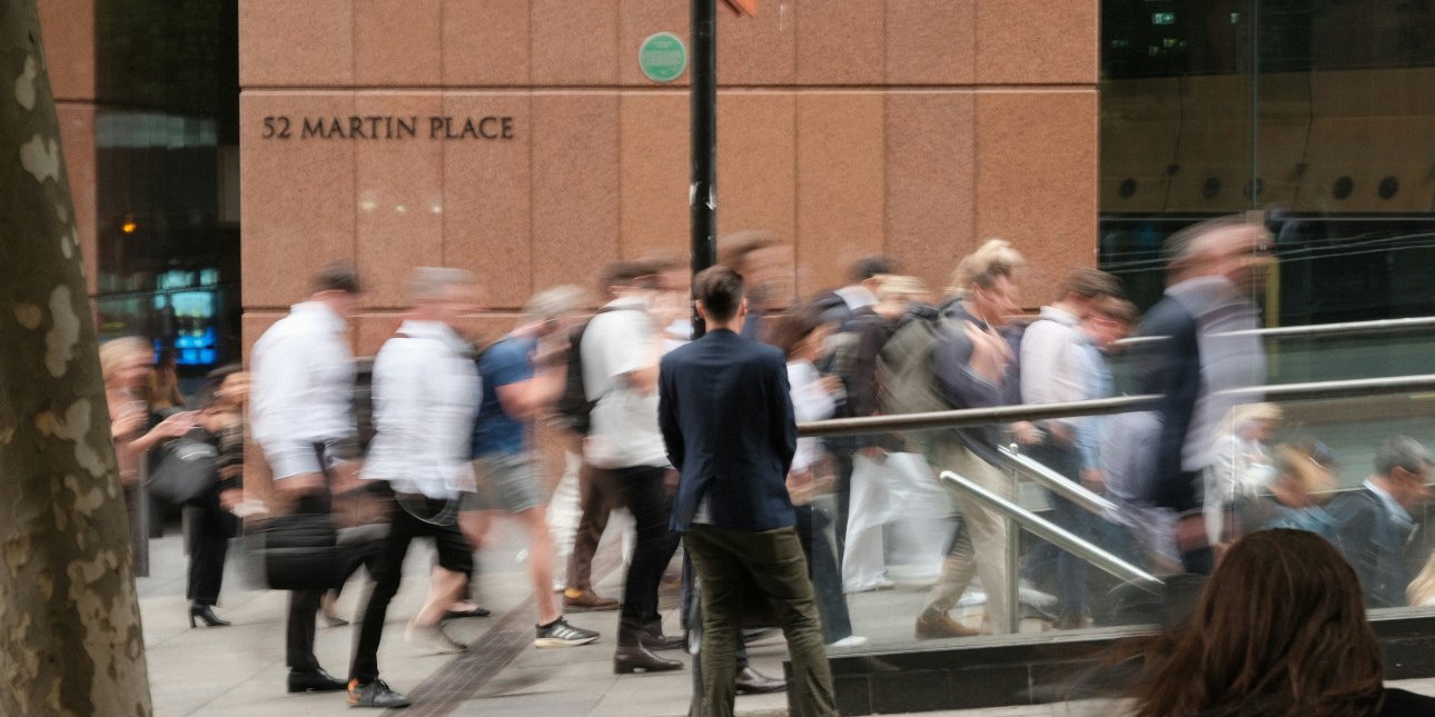 Δείτε τί αποκαλύπτει η Ψυχολογία για όσους περπατούν γρήγορα