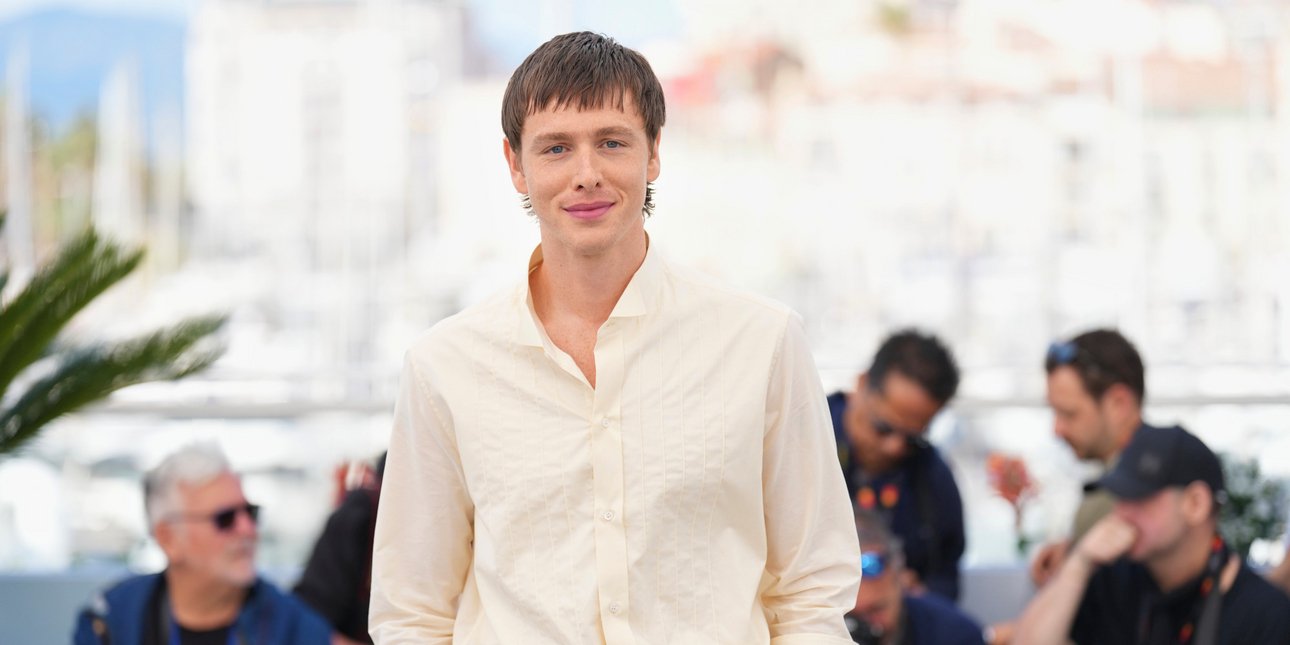 Ποιος θα είναι ο επόμενος Τζέιμς Μποντ; Ο Χάρις Ντίκινσον μπαίνει δυνατά στη μάχη για τον ρόλο