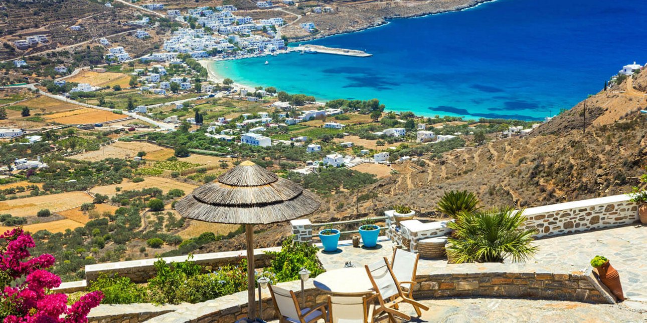 Deadzoning: Η νέα ταξιδιωτική τάση που προτείνει πλήρη αποσύνδεση - Ποιο ελληνικό νησί θεωρείται ιδανικό γι' αυτό