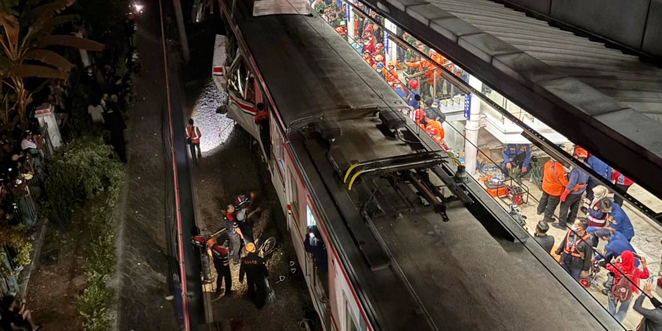 Τραγωδία στην Ινδονησία: Σύγκρουση τρένων με τουλάχιστον 5 νεκρούς και δεκάδες τραυματίες [εικόνες-βίντεο]