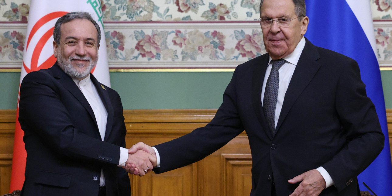 Λαβρόφ σε Αραγτσί: «Δεν πρέπει να ξαναρχίσουν οι εχθροπραξίες στη Μέση Ανατολή»