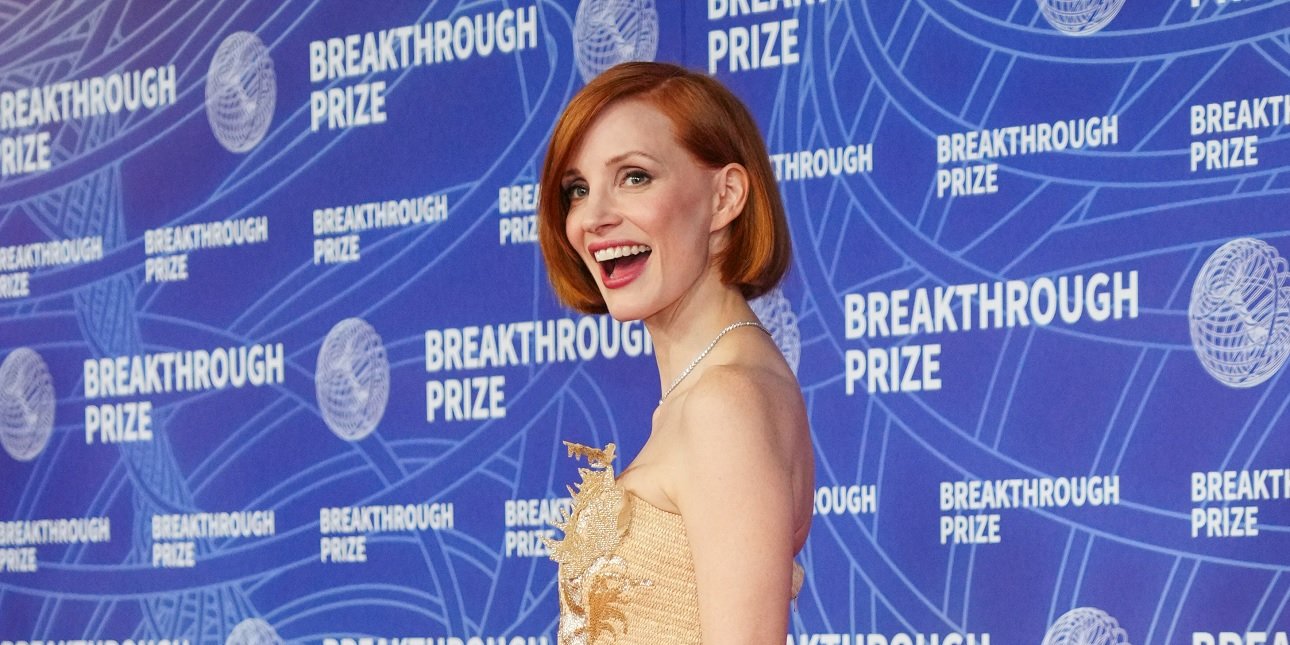 Η Τζέσικα Τσάστεϊν λέει «αντίο» στα μακριά μαλλιά -Το chic καρέ που απογειώνει τα ζυγωματικά της