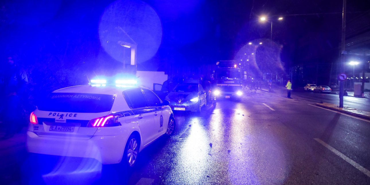 Κακοκαιρία: Άνδρας ανασύρθηκε χωρίς τις αισθήσεις του κάτω από όχημα στη Νέα Μάκρη