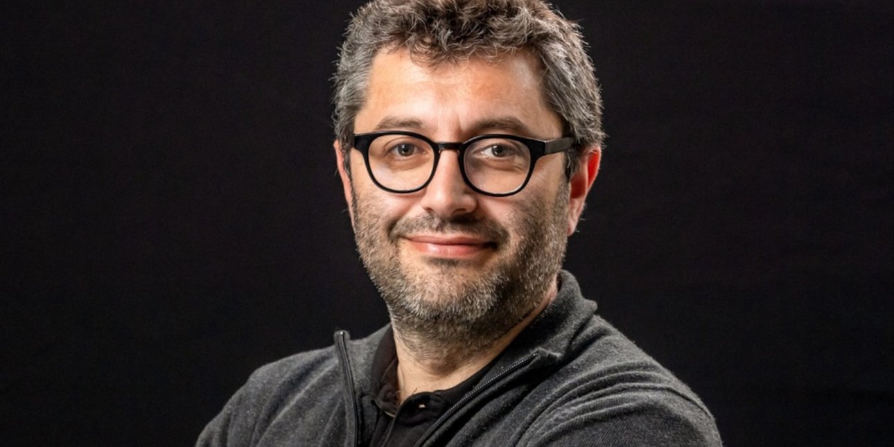 Να χρησιμοποιούμε την ΑΙ ως βοήθημα, όχι ως σκέψη:  Η συμβουλή προς τους νέους -Καθ. τεχνητής νοημοσύνης εξηγεί