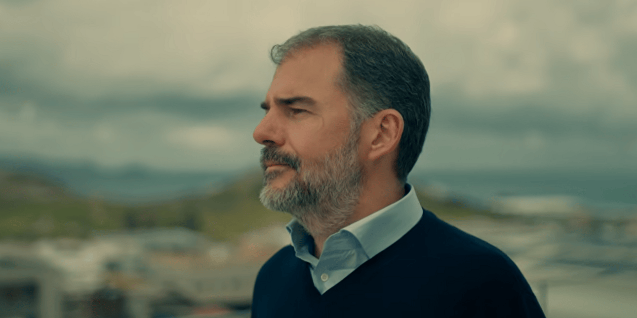 «Είναι μεγάλη η στιγμή» -Aπολαύστε το νέο single του Αντώνη Καράτζη