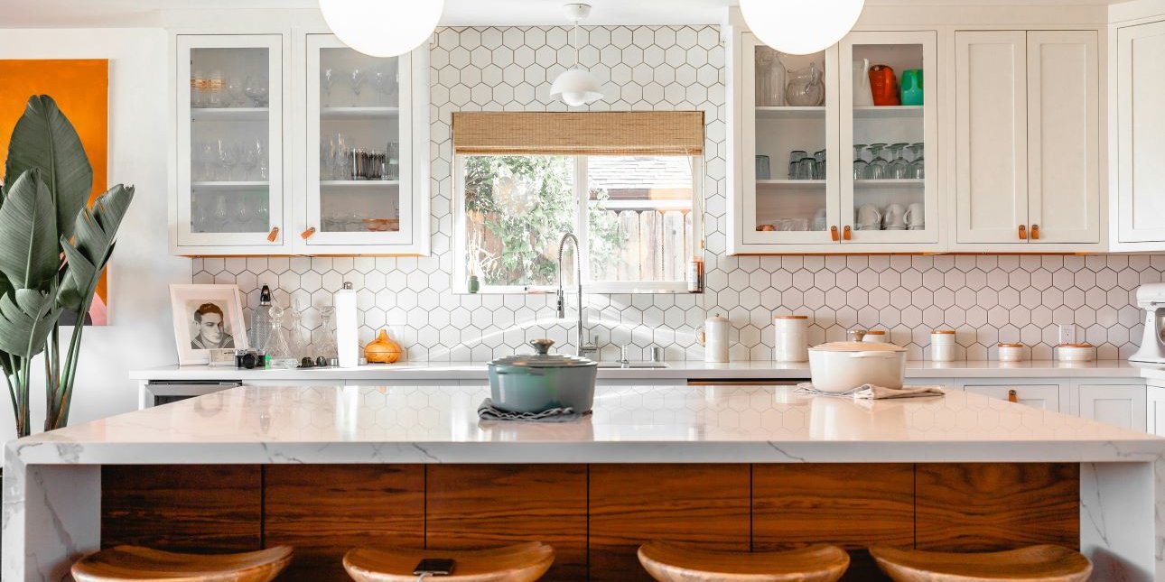 Εννιά μικρές καθημερινές συνήθειες που κρατούν το σπίτι σου πεντακάθαρο χωρίς κόπο