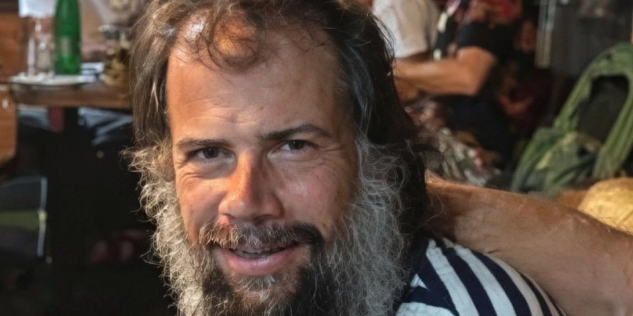 Όλοι τον είδαν, κανείς δεν τον αναγνώρισε: Ο σπουδαίος γκολτζής που τώρα μοιάζει με καλόγερο