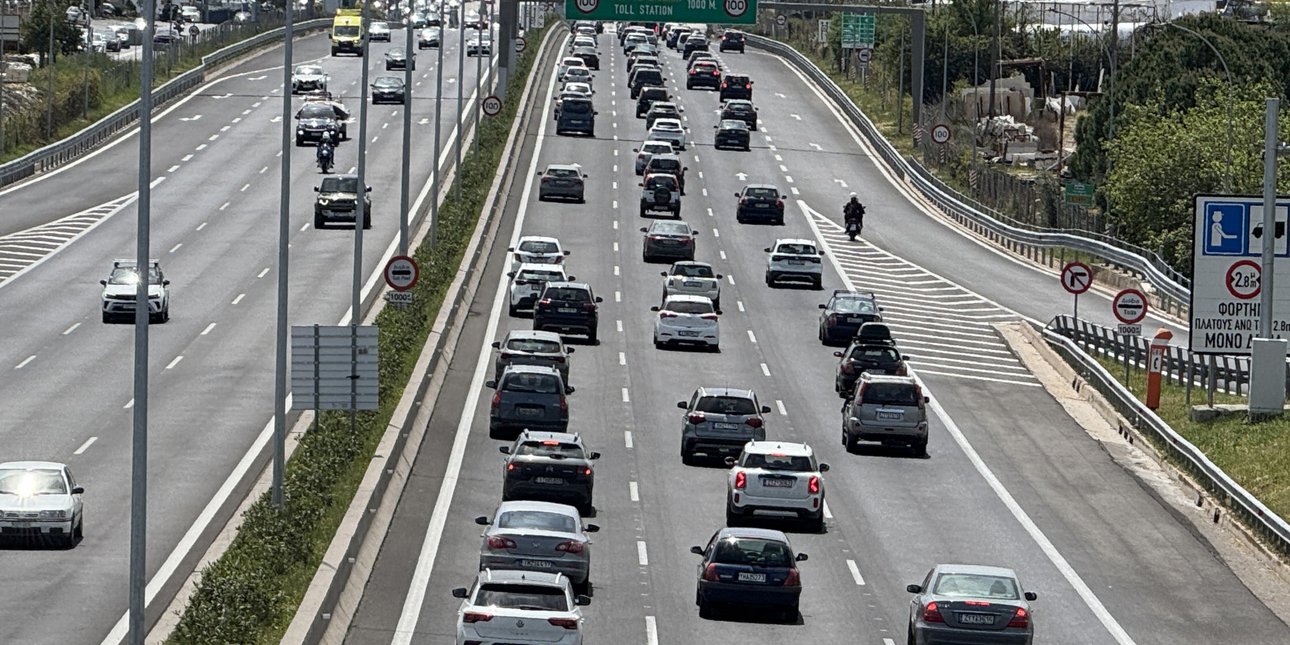 Easter Exodus Sets New Record as 629,000 Vehicles Leave Athens