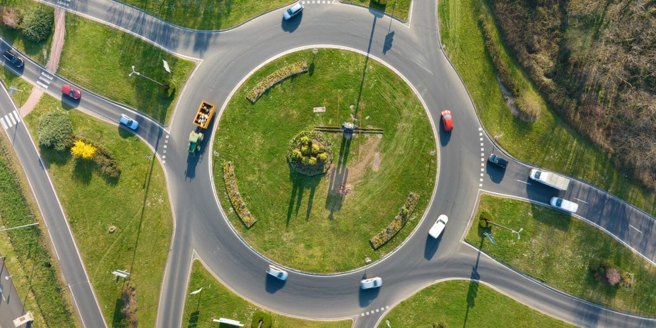 Ποιος φταίει αν τρακάρεις σε κυκλικό κόμβο -Τι αναφέρει ο Κώδικας Οδικής Κυκλοφορίας