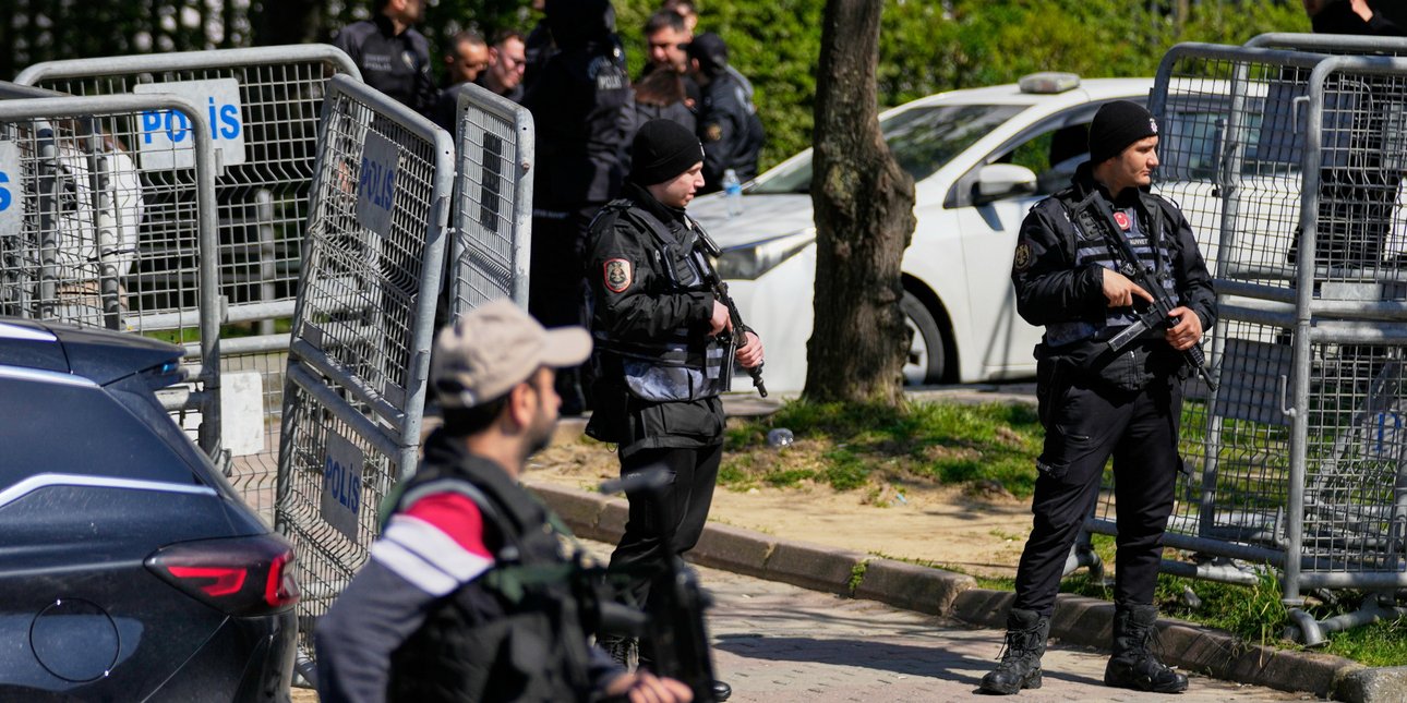 Σοκ το βίντεο με τον ένοπλο τρομοκράτη έξω από την ισραηλινή πρεσβεία στην Κωνσταντινούπολη -Τι εξετάζουν