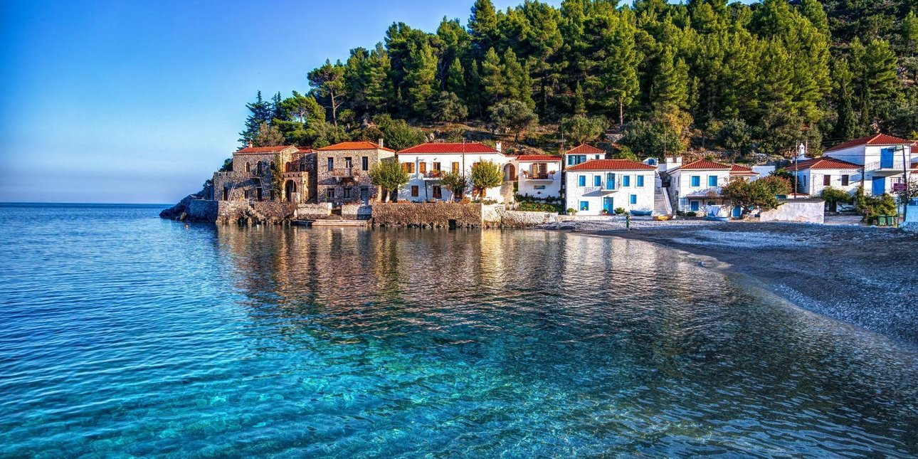 Αυτό είναι το άγνωστο «στολίδι» της Πελοποννήσου -Ένας πραγματικός παράδεισος μία ανάσα από την Αθήνα